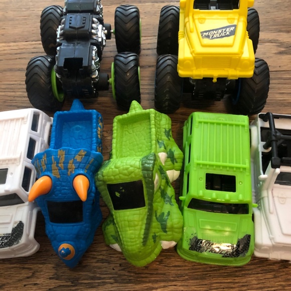 Plastic Monster Truck Toys Snap On Tops Play Cars Dinosaur - Picture 2 of 6